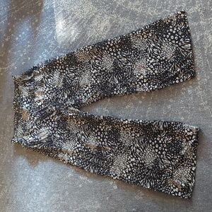 Tahari Black and White Patterned Cropped Pants